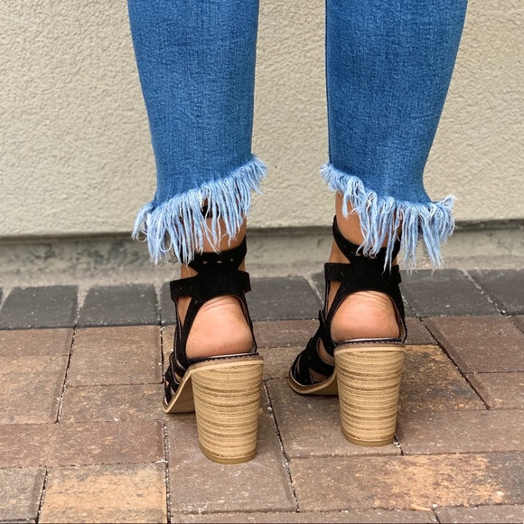 Black 100% Leather Block Heel Lace Up Ankle Sandal - Picture 7 of 8